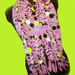 Spotted Pink Fleece Scarf, Polka Dot Muffler, Multicolored & Sized Dots Neck Scarf zdjęcie 1