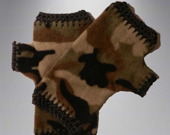 Crochet Edge Fleece Fingerless: One Size Fits Most, Green Camouflage