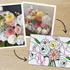 Könnte beinhalten: Eine Illustration im Stil von Buntglas mit einem Strauß aus rosa, weißen und gelben Blumen mit grünen Blättern.