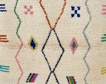 Boujad ecru Berber rug with its geometric shapes & colorful patterns, bedside rug, 100% wool, authentic handmade rug, craftsmanship