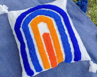 Berber cushion with pompoms, interior decoration, home decor, pillow, gift, Moroccan crafts, handmade - 50 x 50 cm