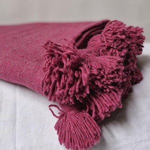 Moroccan throw with cotton pompoms - Raspberry - 2x1.5m - Crafts - Handmade - Bed or sofa throw - Berber blanket - Boho decor
