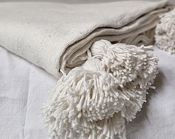 Plaid marocain avec pompons en coton - Blanc - 3x2m / 2x1.5m / 2x1m - Artisanat - Fait main - Jeté de lit - Couverture berbère - Déco bohème