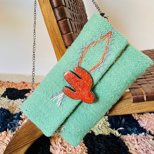 Light green Berber bag clutch in kilim carpet with its ethnic jewel and its removable chain, clutch bag - Handmade, handmade, Marrakech