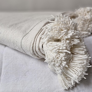 Moroccan throw with cotton pompoms - White with silver stripes - Crafts - Handmade - Bed throw - Berber blanket - Boho decor