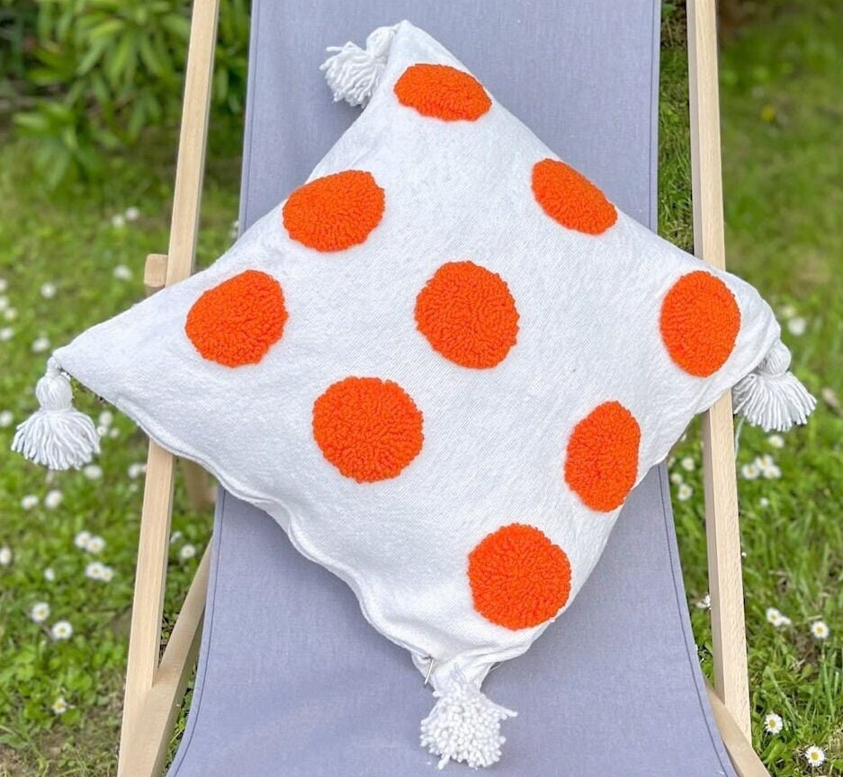 Berber cushion with pompoms, interior decoration, home decor, pillow, gift, Moroccan crafts, handmade - 50 x 50 cm