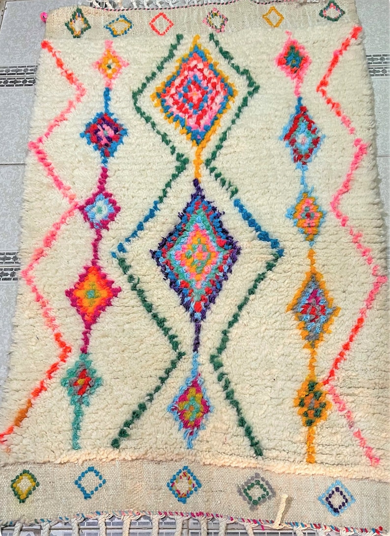 Tapis Berbère Azilal écru à motifs colorés, tapis marocain authentique, en laine et coton, tapis unique, tapis fait main, artisanat marocain image 1