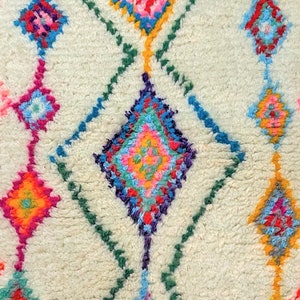 Tapis Berbère Azilal écru à motifs colorés, tapis marocain authentique, en laine et coton, tapis unique, tapis fait main, artisanat marocain image 2