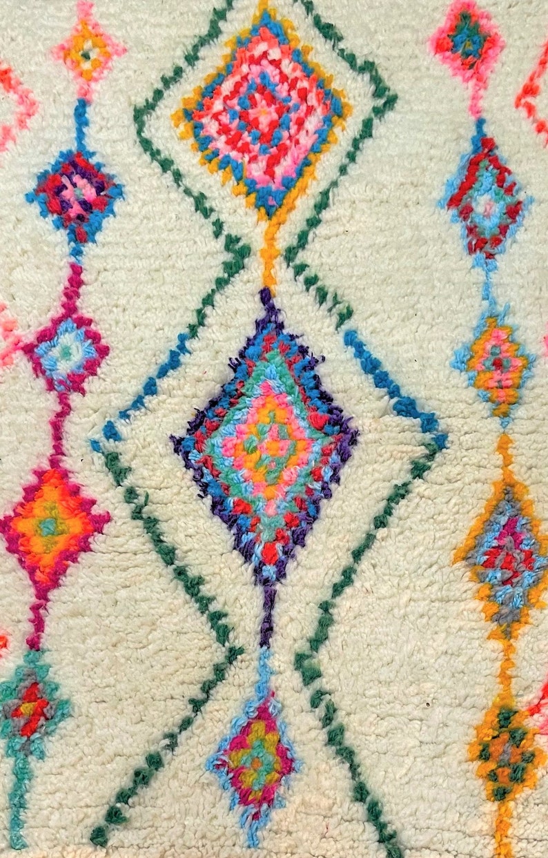 Tapis Berbère Azilal écru à motifs colorés, tapis marocain authentique, en laine et coton, tapis unique, tapis fait main, artisanat marocain image 2