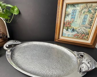 Bandeja Wilton Armetale de la década de 1970 con asas de pez Bruce Fox. Plato de hierro fundido Armetale fabricado en EE. UU.