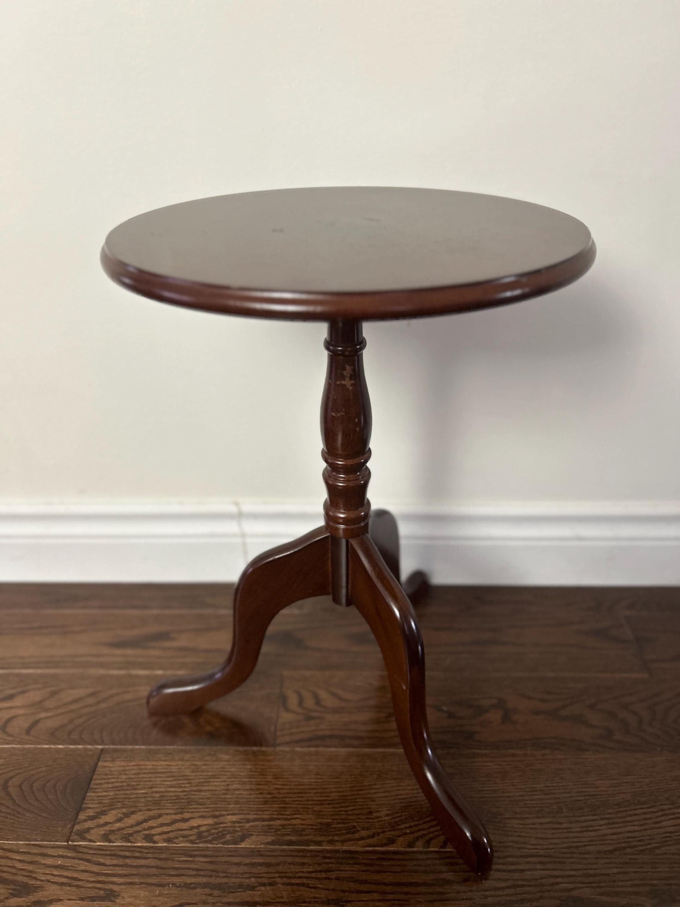 Vintage Bombay Co Tripod Beveled Edge Round Side Table 21.5”x 14