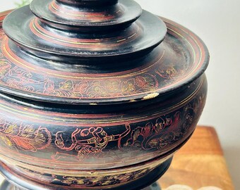 金属工芸　彫金　打出　ボウル　　ビルマ アンティークのビルマ漆器ボウル：彤台座、仏教寺院装飾、コテージコア