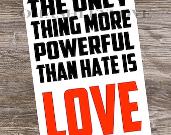 Lo único más poderoso que el odio es el amor / Póster de protesta de 13 x 19 / Impresión con cita de Bad Bunny / Arte mural político / Decoración de amor radical