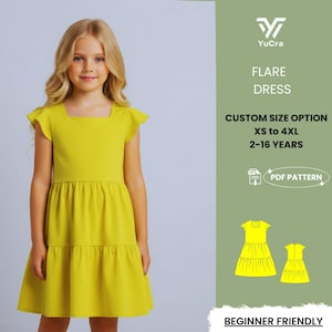 Puede incluir: Una niña con un vestido acampanado amarillo brillante con cuello cuadrado y mangas con volantes. El vestido tiene una falda escalonada. El texto dice "FLARE DRESS", "CUSTOM SIZE OPTION XS to 4XL 2-16 YEARS" y "BEGINNER FRIENDLY".