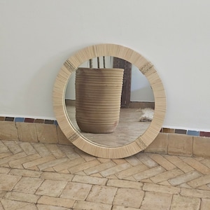 Moroccan raffia mirror in round shape
