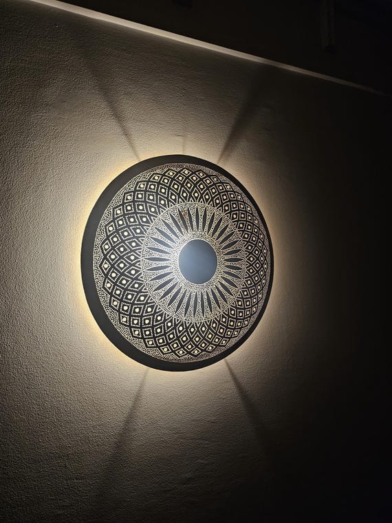 Applique Murale Orientale Ronde En Laiton Avec Jeu De Lumière Sur Le Mur - 57 Cm - Couleur Or - Lampe Marocaine Avec De Superbes Effets De Lumière - Artisanat De Marrakech