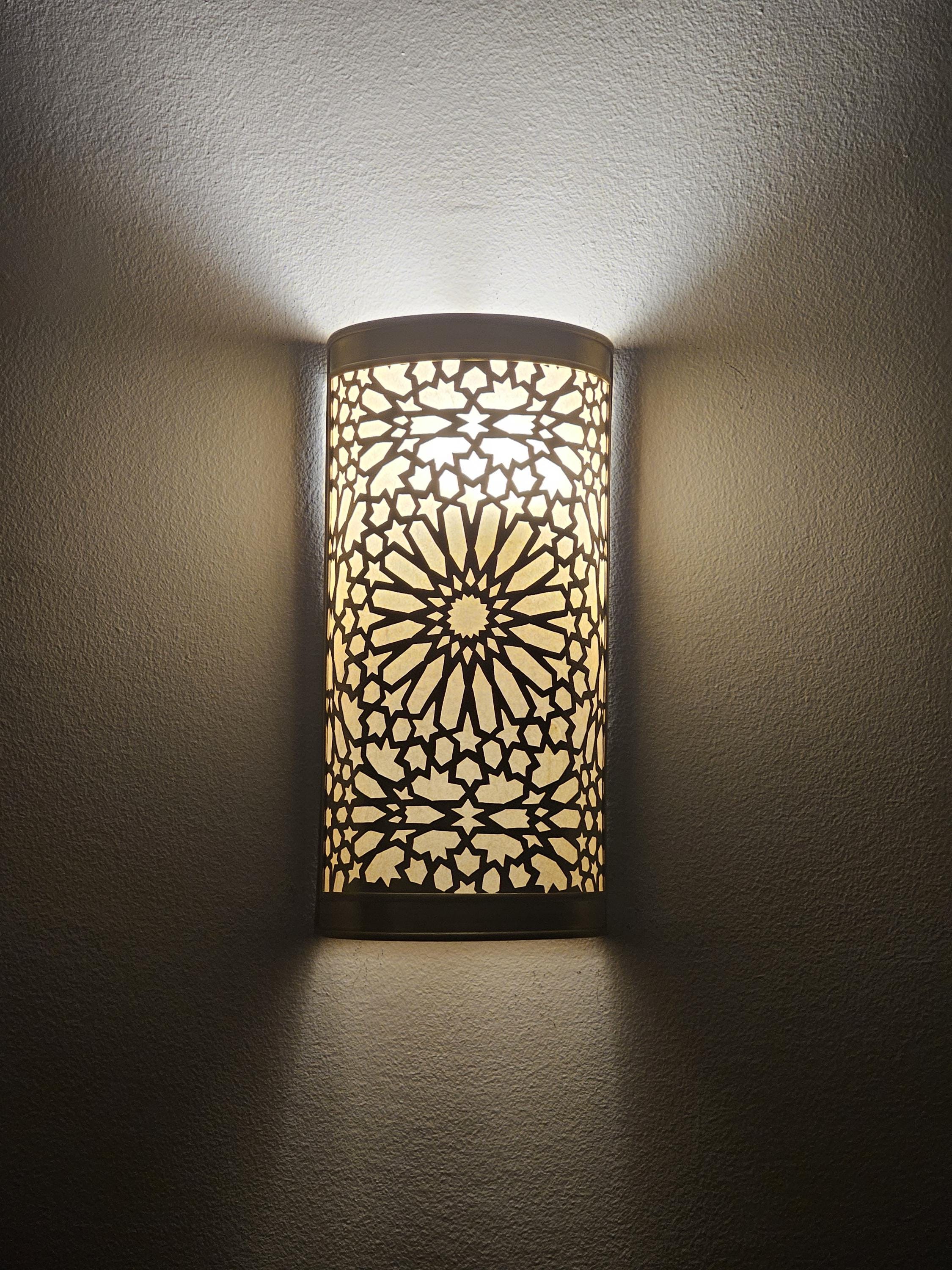 Applique Murale Marocaine Artisanale – Fer Patiné Et Verre Dépoli – Fait Main