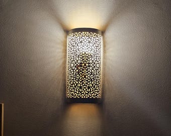 Marokkaanse koperen wandkandelaar: handgemaakte fijnmazige lamp