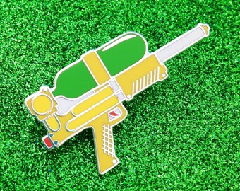 Water Gun Enamel Lapel Pin Badge - Supersoaker 90s Pin