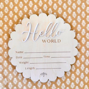 Hello World Scalloped Sign for Newborn Photos - Etsy