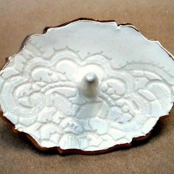 Ceramic OFF WHITE Lace Ring Holder edged in gold   Wholesale  available