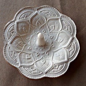 Ceramic Mandala Ring Holder Ring Dish Off White edged in gold Wholesale available