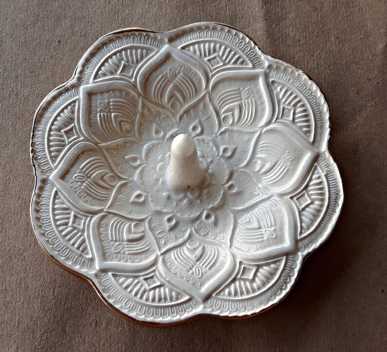 Ceramic Mandala Ring Holder Ring Dish Off White edged in gold   Wholesale  available