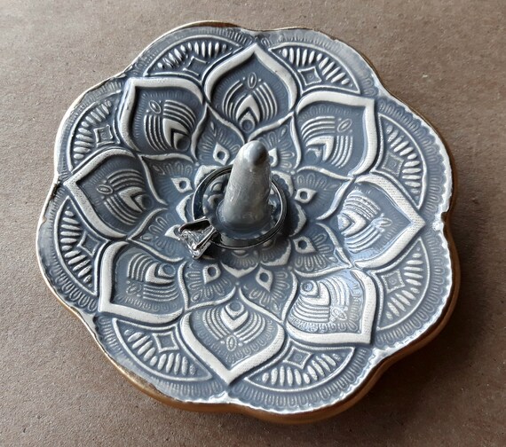 Ceramic Mandala Ring Holder Ring Dish Off White edged in gold Wholesale available