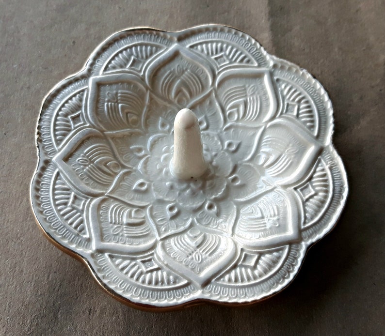 Ceramic Mandala Ring Holder Ring Dish Off White edged in gold Wholesale available