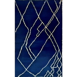 Tapis Artisanal Bleu Azur en Laine Tissée à la Main 250x150 cm Bleu Profond et Motifs Blancs Design Beni Ourain image 1
