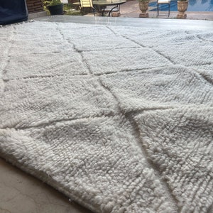 Tapis Berbère en Laine Naturelle Blanche Tissé à la Main 'Serenity' Design Losange Subtil Tailles Multiples 8'x10,'9'x12', 3'x5',10'x12'ft image 1