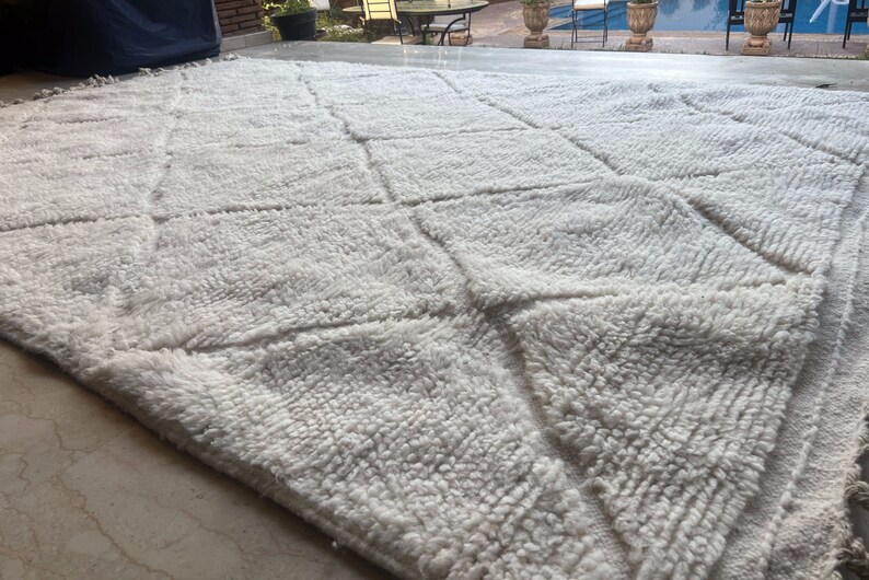 Tapis Berbère en Laine Naturelle Blanche Tissé à la Main 'Serenity' Design Losange Subtil Tailles Multiples 8'x10,'9'x12', 3'x5',10'x12'ft image 1