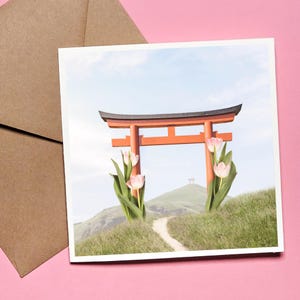 Carte Postale Japonaise Torii et Tulipes | Carte postale fleur | Carte de voeux nature | Illustration Zen | Illustration onirique