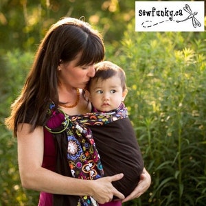 Sewfunky Designer Anel Ajustável Sling Birds of Norway em Espresso Sarja de Algodão Orgânico Baby Sling Babywearing Baby Sling Baby Carrier