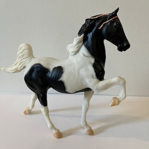 Vintage Retired Black Pinto Five Gaiter Saddlebred Commander SB Breyer Horse Traditional
