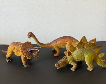 1980 年代のヴィンテージ AAA トリケラトプス ゴム製おもちゃ恐竜