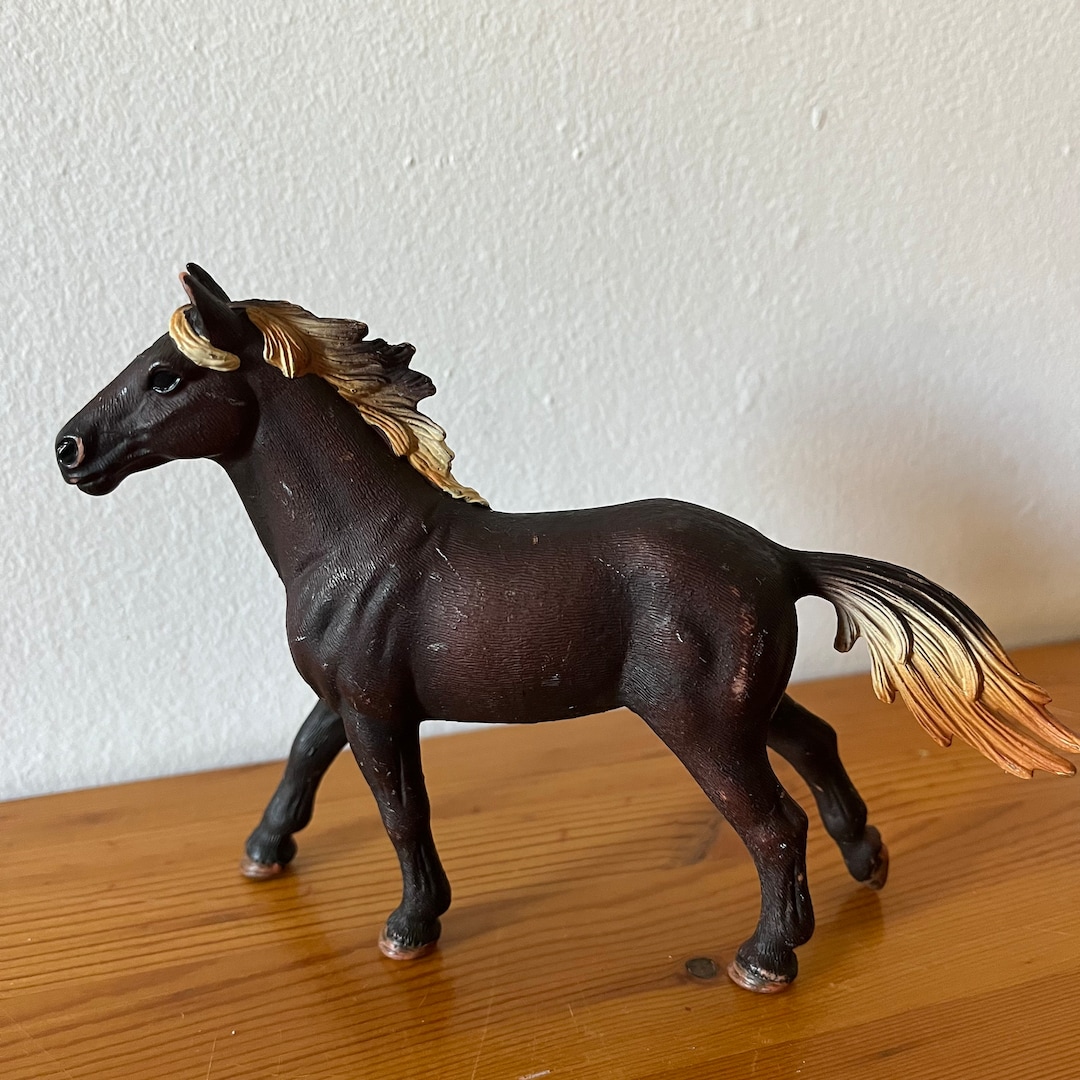 Retired Schleich Horse Club Horse Mustang Stallion Model Toy