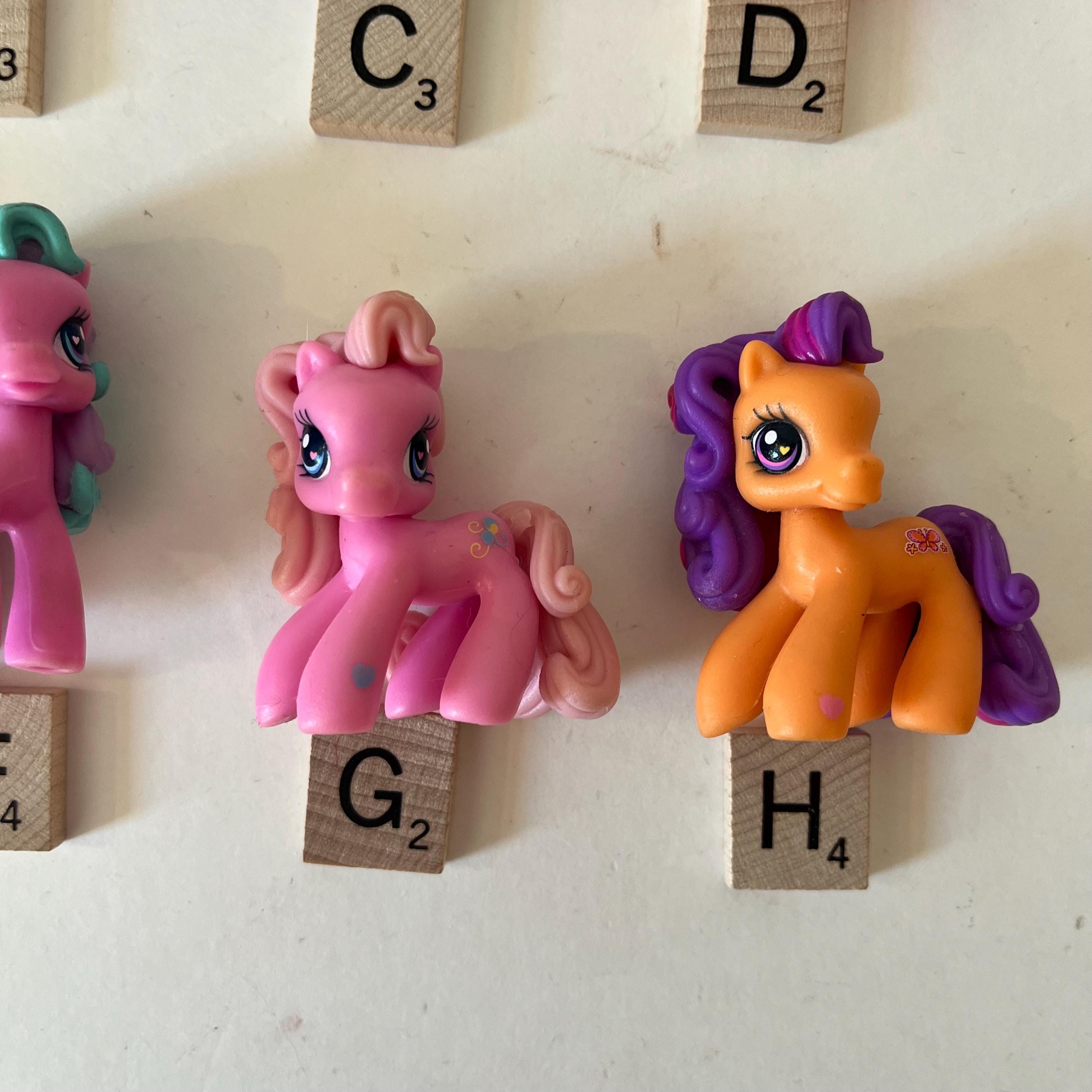My Little Pony Confezione 6 Mini Figure 10cm + Adesivi E Segnalibro, Personaggi Zipp Storm, Sunny Starscout, Ideale Per Torte E Festa - 2