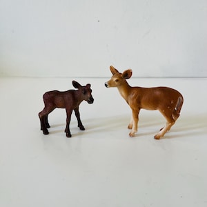 Schleich Reh und Elchkalb Tierfiguren Imaginäres Spiel Kunststoff Spielzeugtiere Wald-Diorama