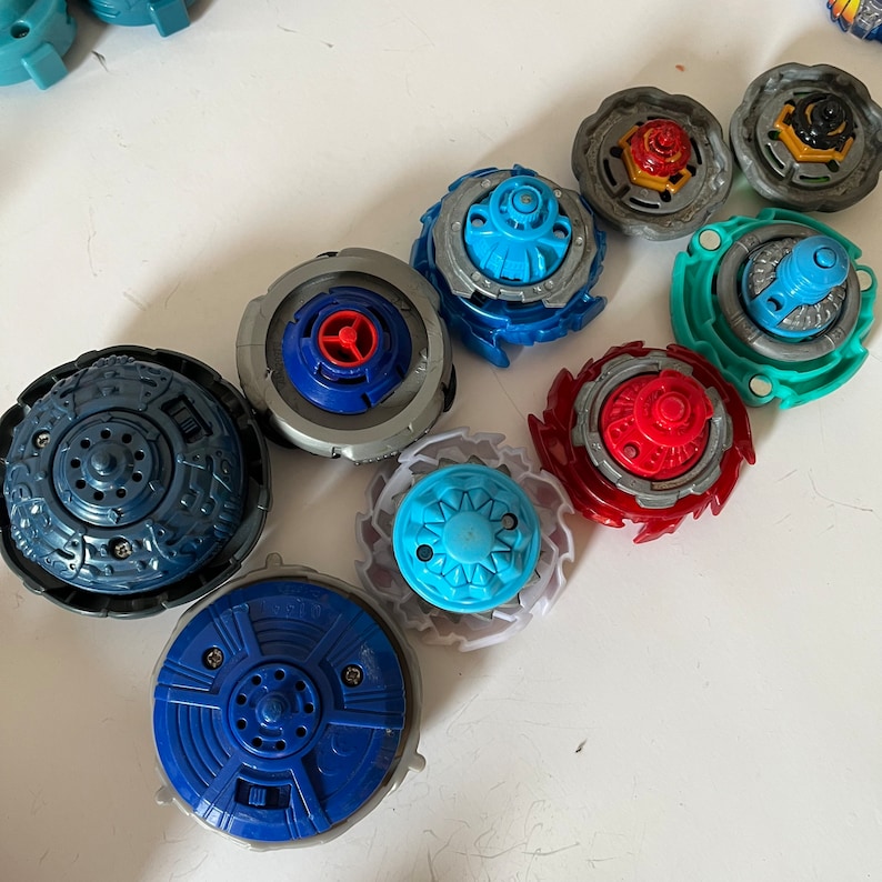 Vintage Bey Blade Collectible Toys Beyblade Mixed Lot Tops Tomy Hasbro ...