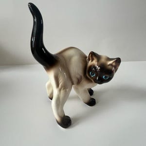 Vintage Porcelain Siamese Cat Figurine Cat Statue Collectible NC Cameron and Sons LTD Made in Korea 4.5 x 6.5 inches