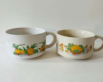 Vintage manejado sopa taza cuencos champiñones Toadstool cebollas pollo sopa tazón sopa taza vintage cocina retro Cottagecore