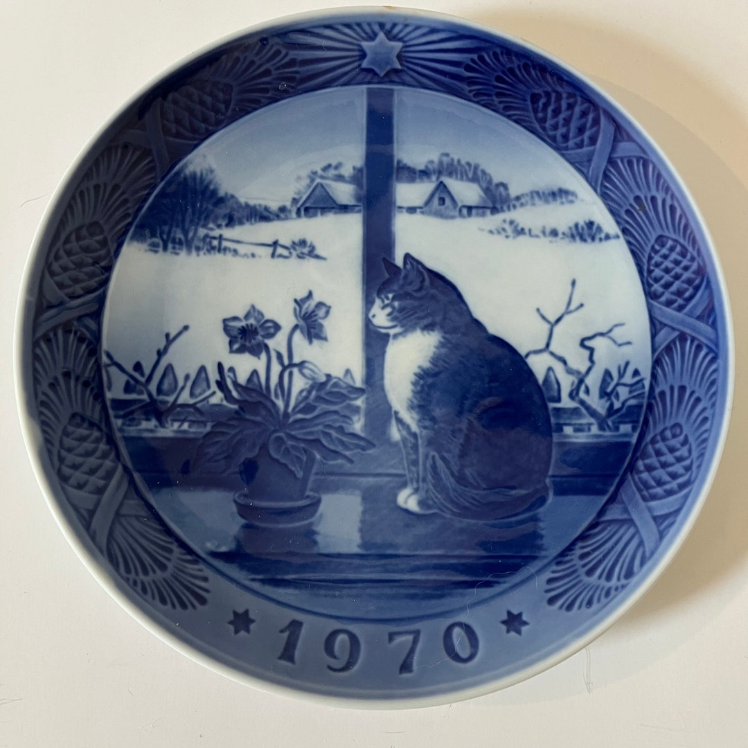 Vintage Ceramic 1970 Christmas Rose and Cat Plate Royal Copenhagen