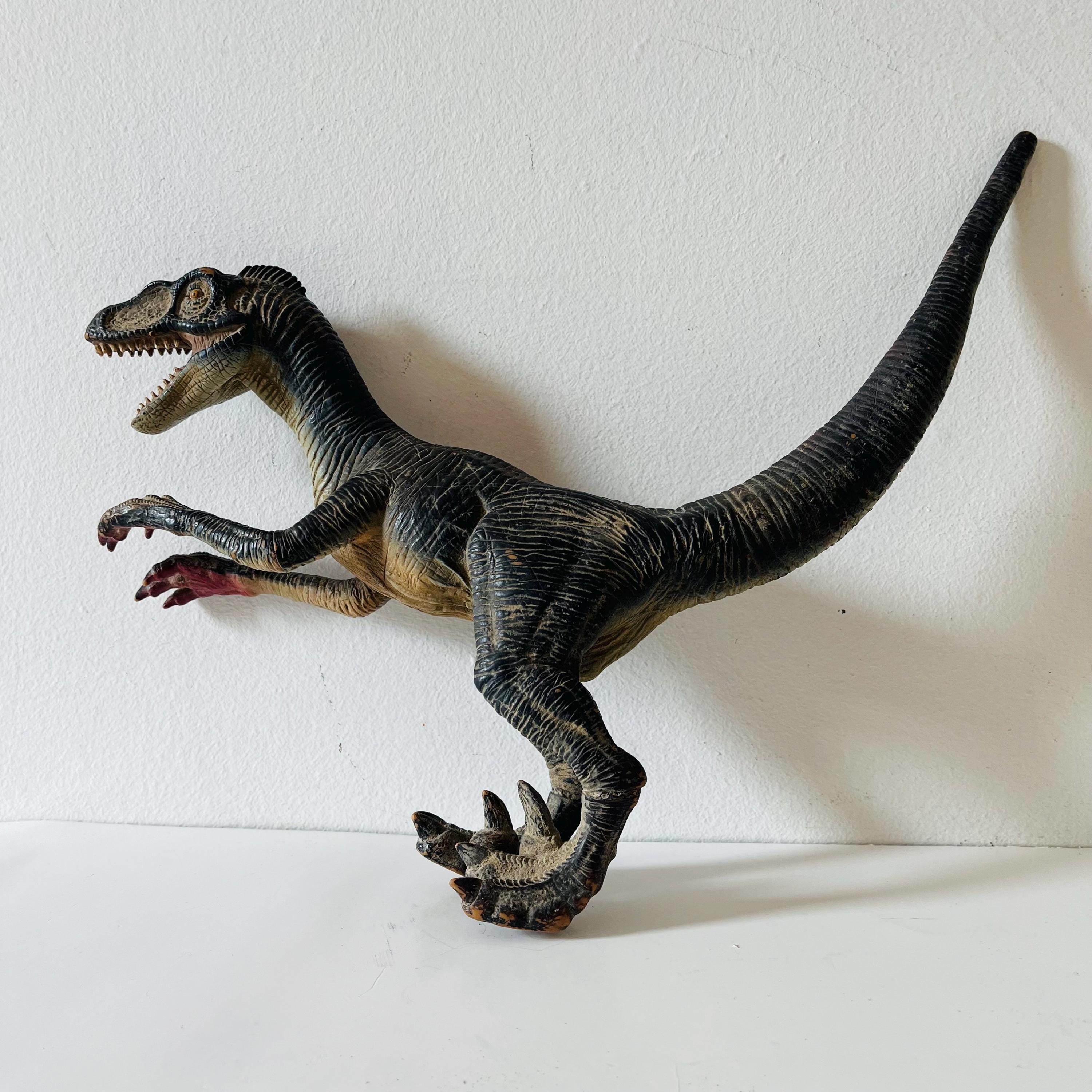 Vintage Poseable Velociraptor Jurassic Park III 3 Dinosaur Figure