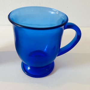 Vintage 1970&#39;s Anchor Hocking Cobalt Blue Large 16oz Glass Coffee Cup Tea Mug Pedestal Mug
