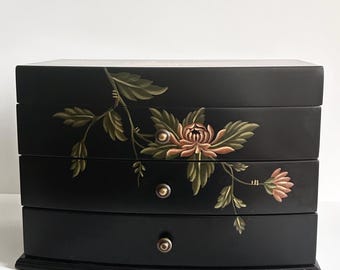 Joyero vintage de madera con diseño floral pintado a mano de Bombay Company, años 80