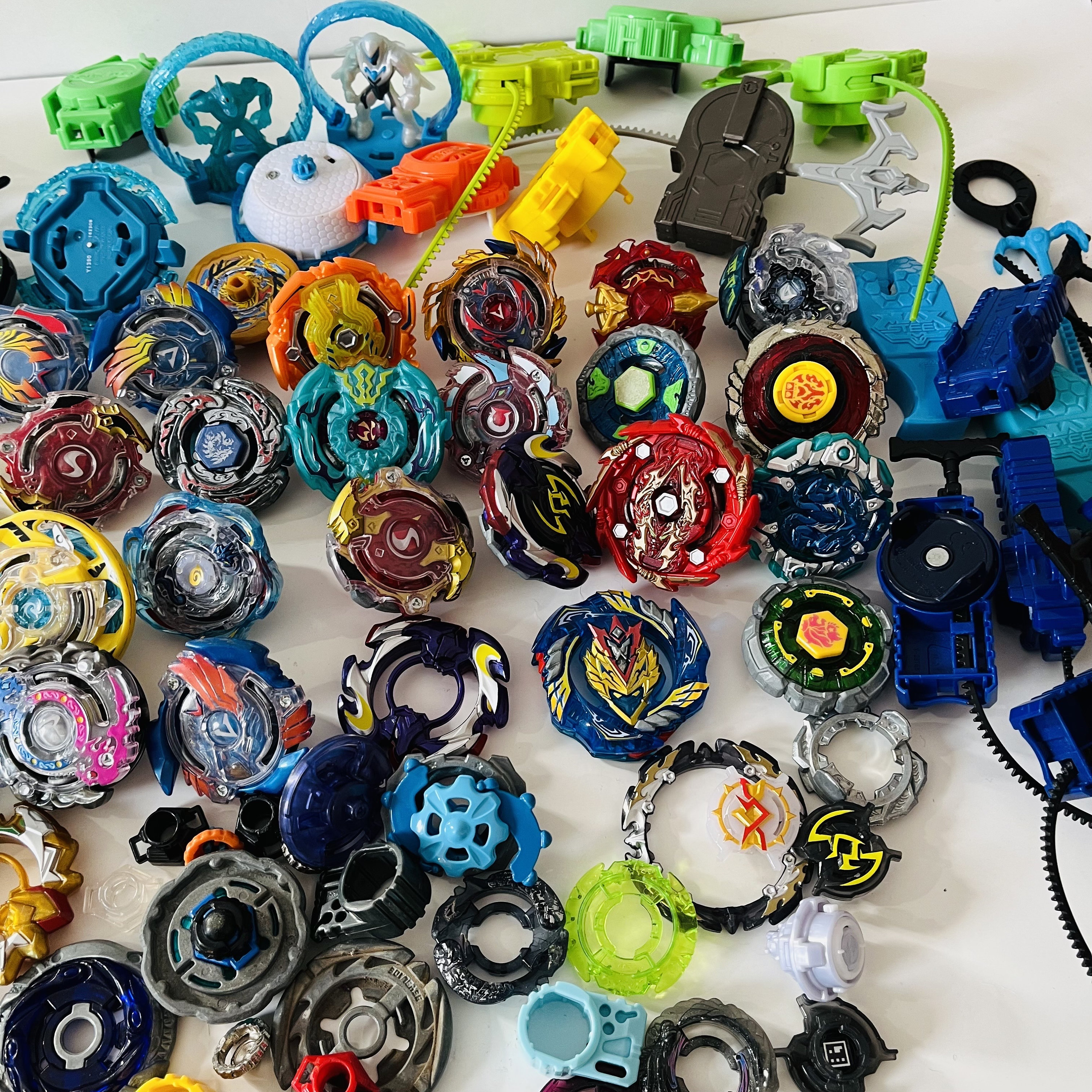 Vintage Bey Blade Collectible Toys Beyblade Mixed Lot Tops Tomy Hasbro ...