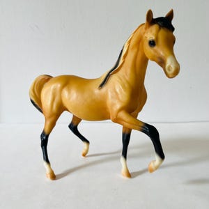 Vintage 1995 Retired Breyer Buckeroo Mare Plastic Toy Horse Model Toy Collectible Horses Imaginary Play
