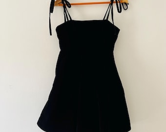 Vintage Y2K 90's Fashion Black Velveteen Babydoll Dress Size Small