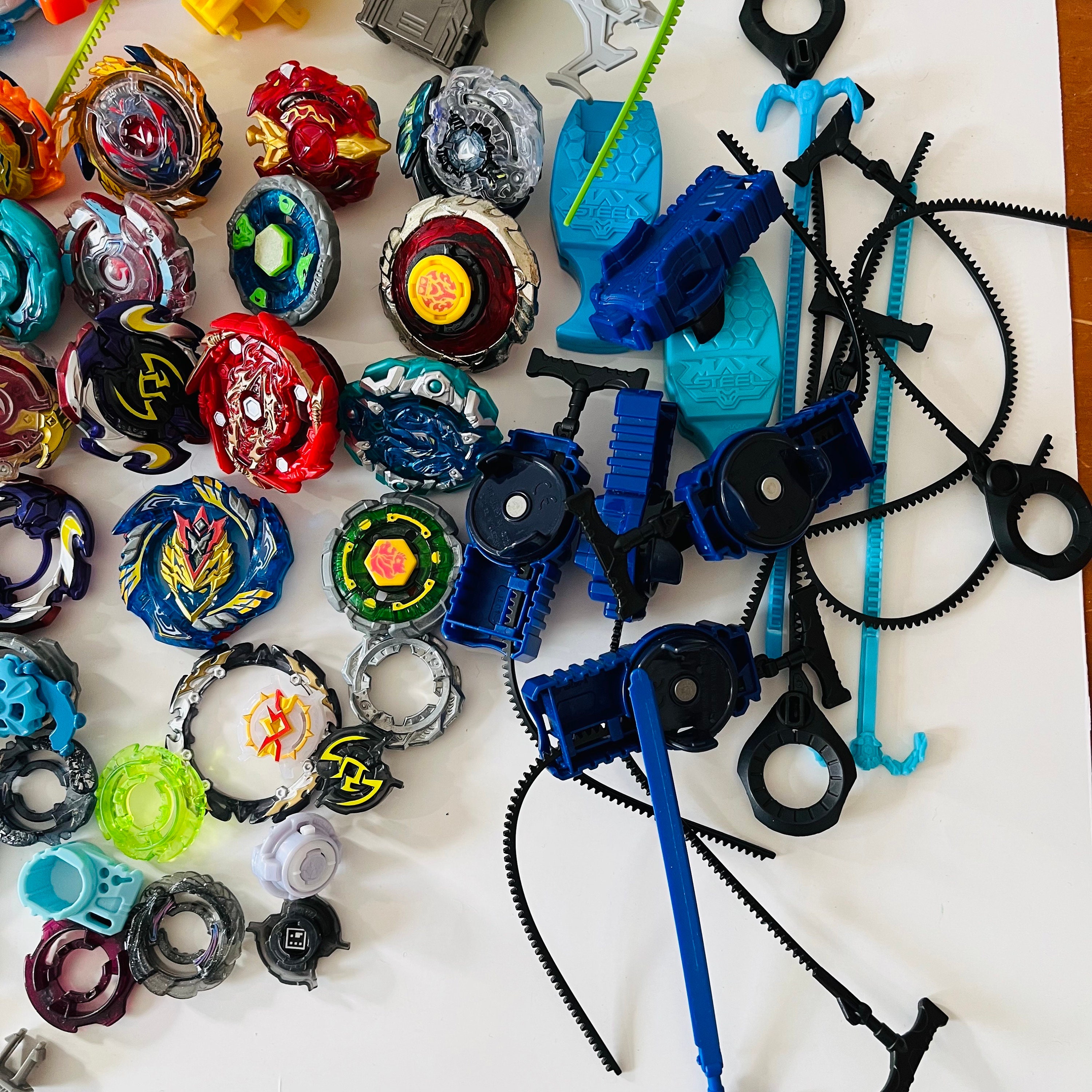 Vintage Bey Blade Collectible Toys Beyblade Mixed Lot Tops Tomy  display picture 1